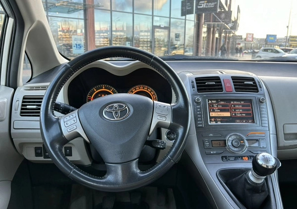 Toyota Auris cena 15900 przebieg: 252000, rok produkcji 2007 z Supraśl małe 137